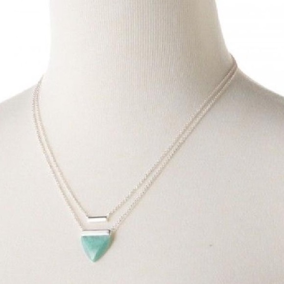 :: Stella & Dot [V] Triangle Stone Necklace - Picture 2 of 3